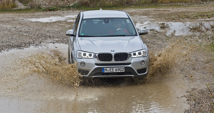 fileadmin/user_upload/webseiten_daten/aktuell/Testberichte/Doppeltest_AudiQ5_BMWX3/aufmacher_3.jpg