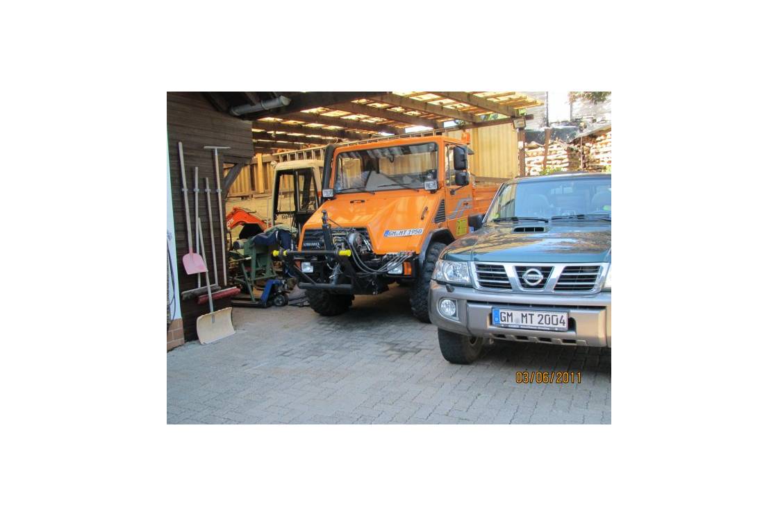 Unimog und Nissan