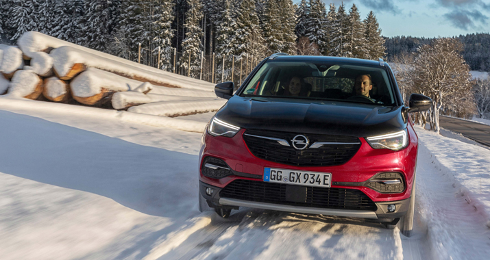 fileadmin/user_upload/webseiten_daten/aktuell/Testberichte_ab_2019/2020/SUV/01_20/Opel_Grandland_X_Hybrid_4/02_artikelbild.jpg