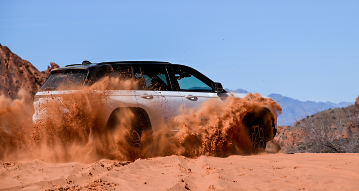 fileadmin/user_upload/webseiten_daten/aktuell/Testberichte_ab_2019/2024/1_24/Jeep_Grand_Cherokee/02_artikelbild.jpg